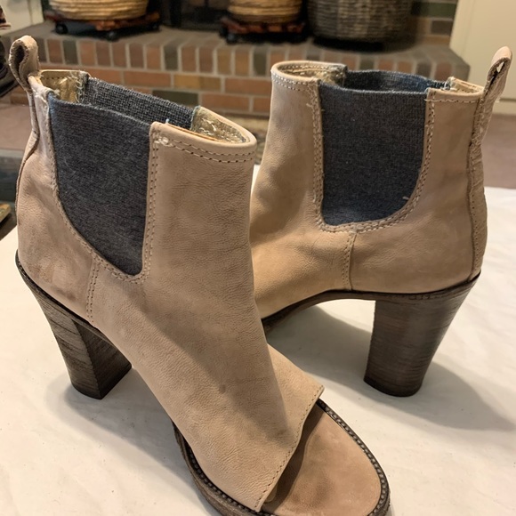 SOLD. 37 BRUNELLO CUCINELLI Italian $1250 bootie heel - Picture 5 of 13
